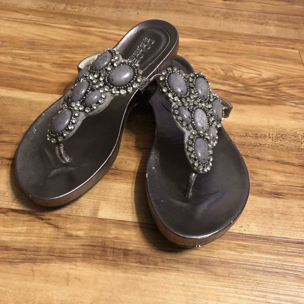 Gently used metallic DOLCE by mojo moxy